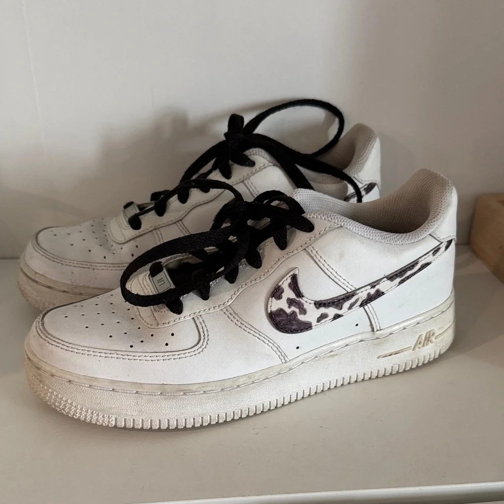 Nike Kids White Sneakers‎ with Black Pattern